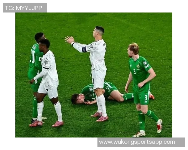 C罗与爱尔兰恩怨再起四年前挥手打人今肘击染红被罚下