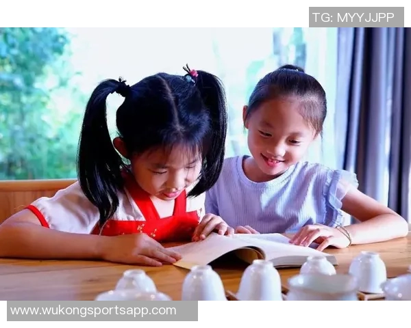 姆巴佩向中国球迷送中秋祝福期待分享月饼和团圆饭的温馨时刻 姆巴佩向中国球迷送中秋祝福期待分享月饼和团圆饭的温馨时刻