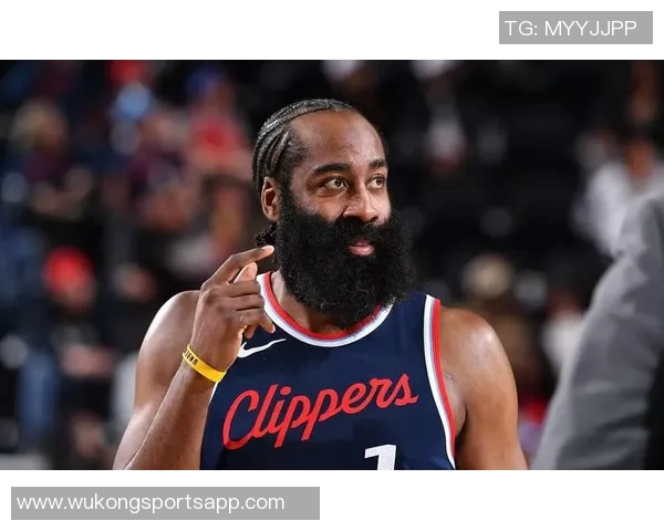 哈登训练后坚持加练超一小时展现职业精神与拼搏态度 哈登训练后坚持加练超一小时展现职业精神与拼搏态度