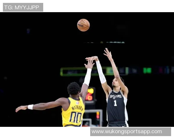 卡梅隆约翰逊火力全开13投6中贡献16分3篮板并罚球4中3表现出色