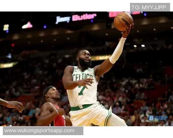 绿军背靠背挑战鹈鹕杰伦布朗状态回暖有望出战